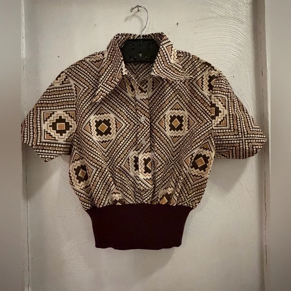 Geometric Patterned Short Sleeve Top - Picture 1 of 7